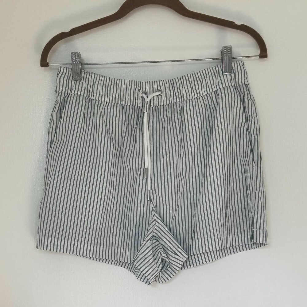 Athleta Midday Mid Rise Poplin Short